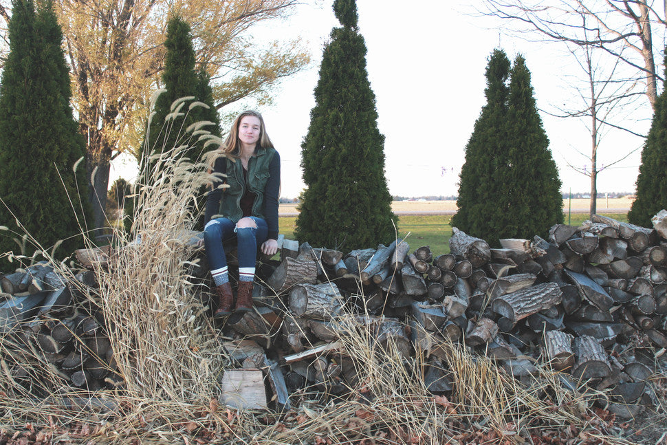 YELLOW-lookbook-laid-back-spirit-young-girl